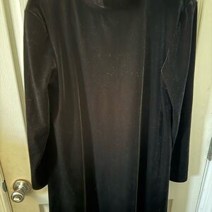 Elegant Black Long Sleeve Velvet Dress